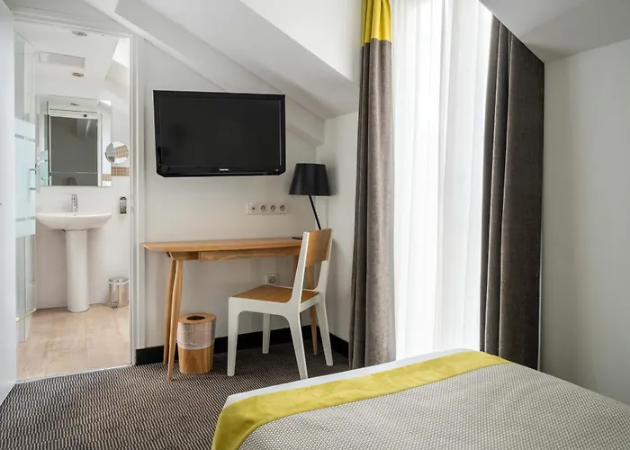 George - Astotel מלון 3*