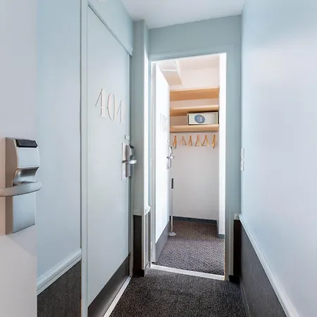 ジョージ アストテル パリ