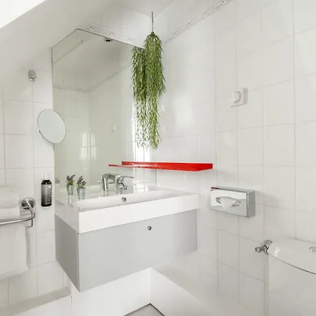 ホテル ジョージ アストテル パリ