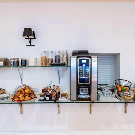 ホテル ジョージ アストテル パリ