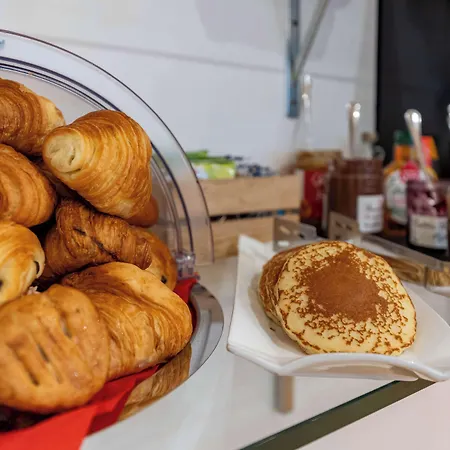 ジョージ アストテル パリ