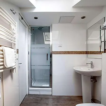 George - Astotel 3*