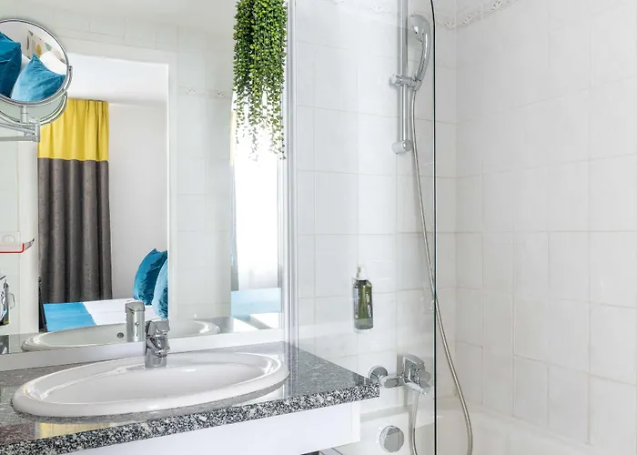 George - Astotel Hotel