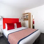 George - Astotel 3*